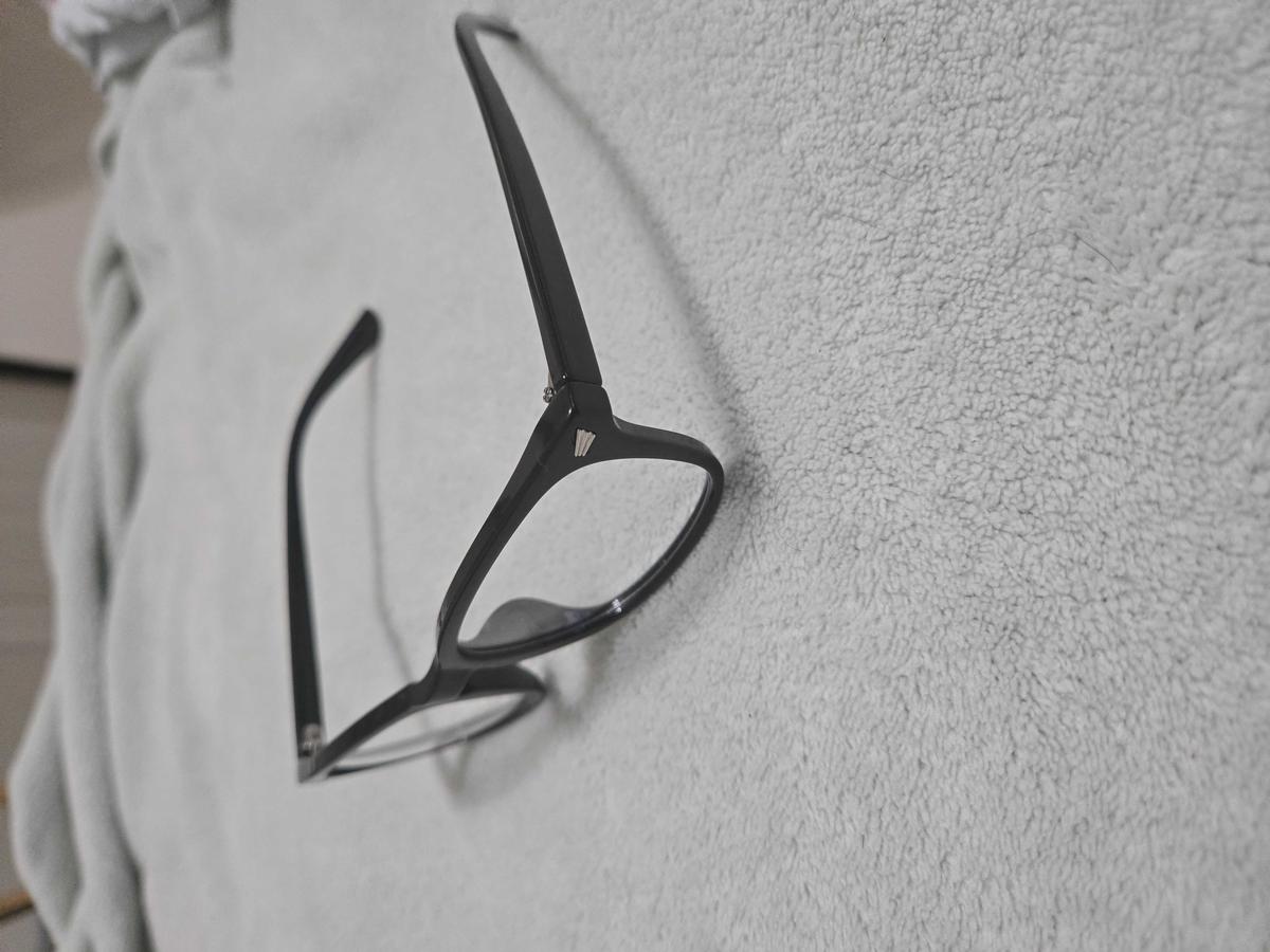 Item: Black + Transparent