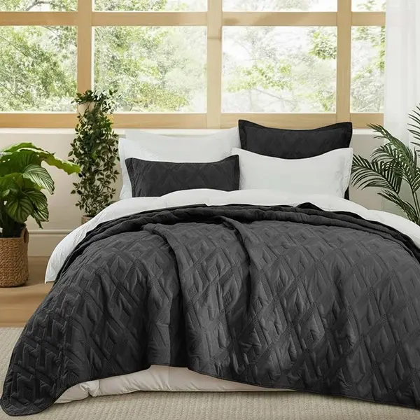 Minimalist 3-Piece Dark Grey Diamond-Quilted Bedding Set - Anti-Pilling, Lint-Free, Soft, Lightweight All-Seasons Bedspread with Pillow Shams, Machine Washable, Modern Bedroom Decor (Queen:92"x96", King:106"x96")