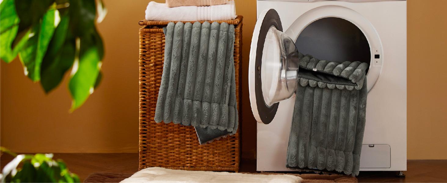 Bedsure Self Warming Pet Bed, Small Self Heating pet Crate Pad, No Electricity, Thermal Extra Warm Mat Indoor & Outdoor, Non-Slip & Washable Noiseless Animal, TikTokShopBlackFriday Choice, Foot Warmer, Warming Pad, Desk Foot Warmer