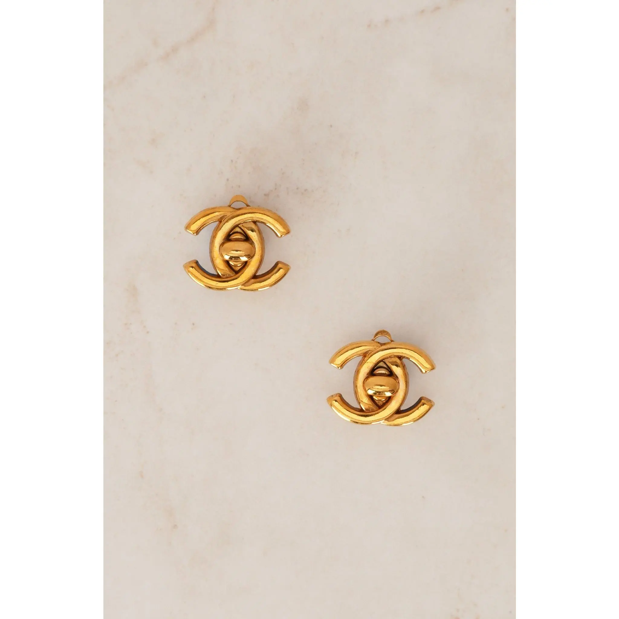 Pre-owned Chanel 1996 CC Turnlock Clip On Earrings 24K GP Drop 61