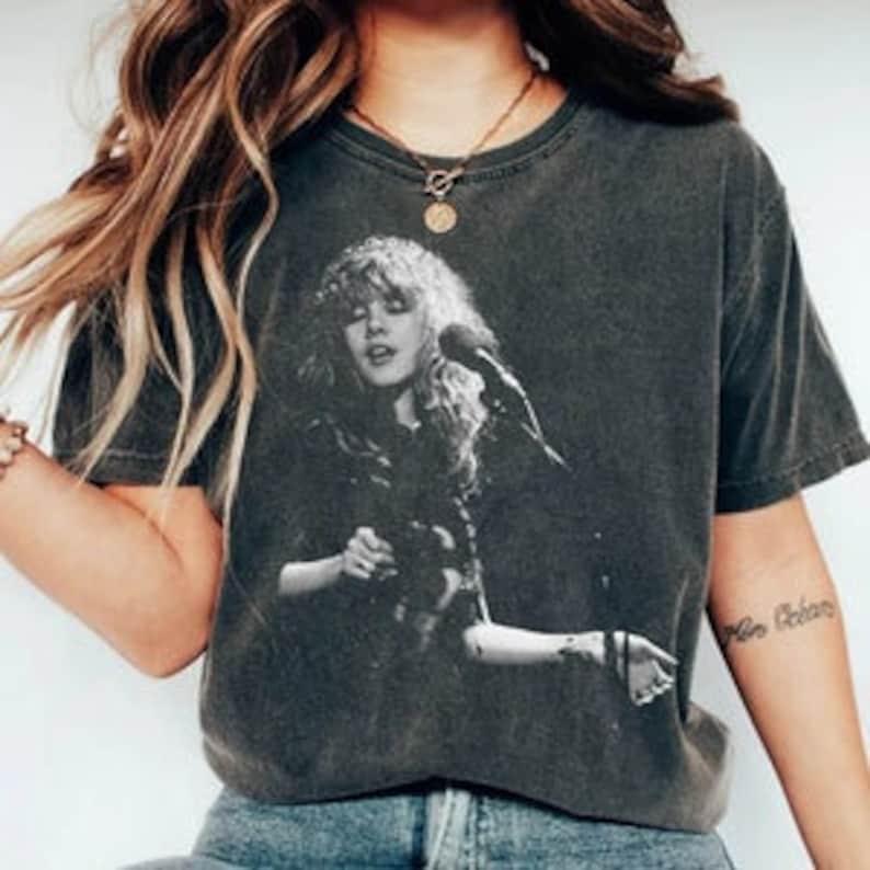 Vintage Stevie Graphic Shirt, Fleetwood Mac Vintage Band Music T-Shirt, Don't be a lady be a legend Shirt