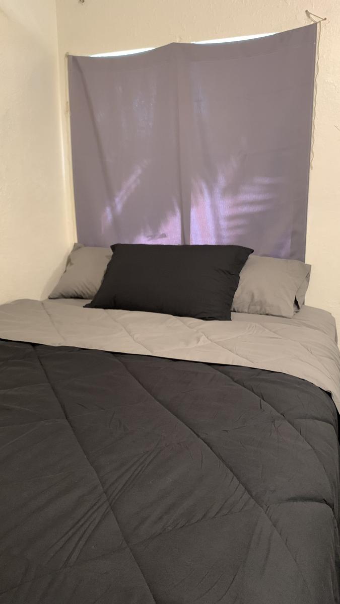 Item: Black/Grey, Queen