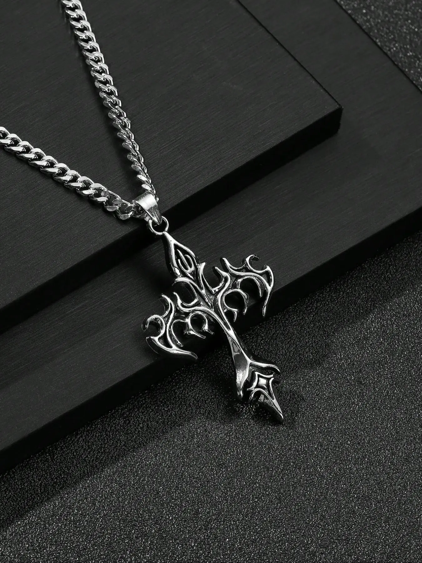 Men's Fashion Hip Hop Vintage Cross Pendant Necklace, Cuban Link Chain Necklace, Street Style Urban Edge Trendy Jewelry, Gothic Cross Design, Unique Fashion Accessory, Cross Necklaces