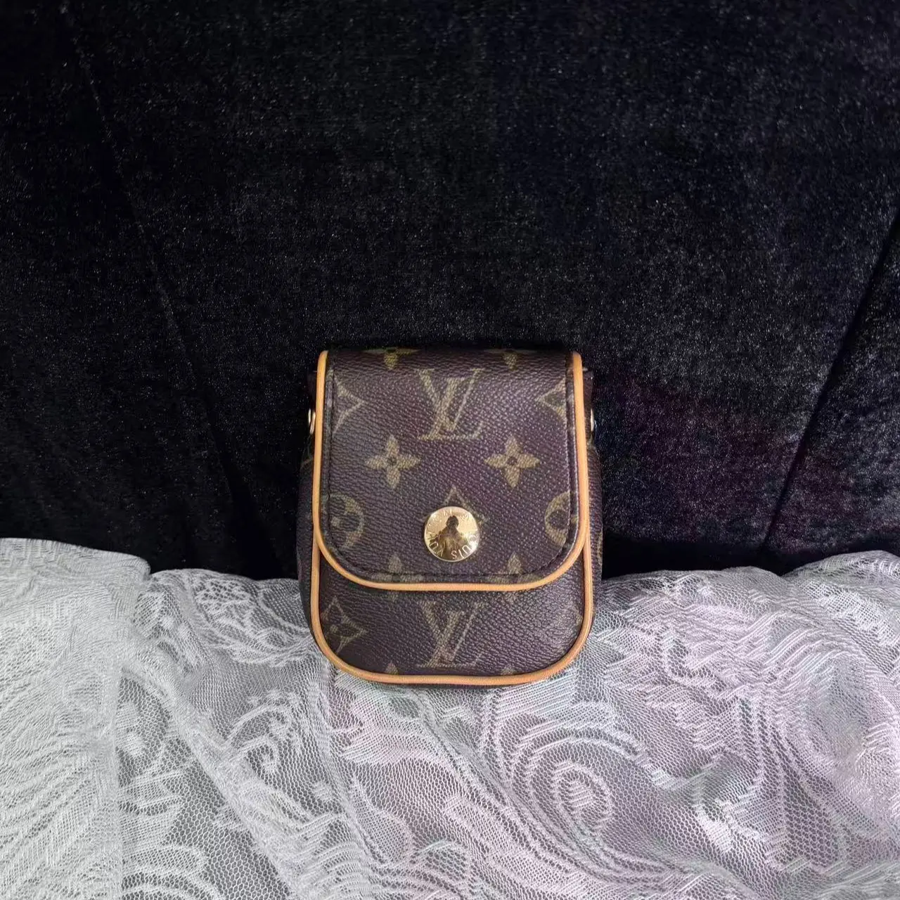 Pre-owned Louis Vuitton leather Crossbody Bags Pre loved LV Mini Pochette Cancun Bag