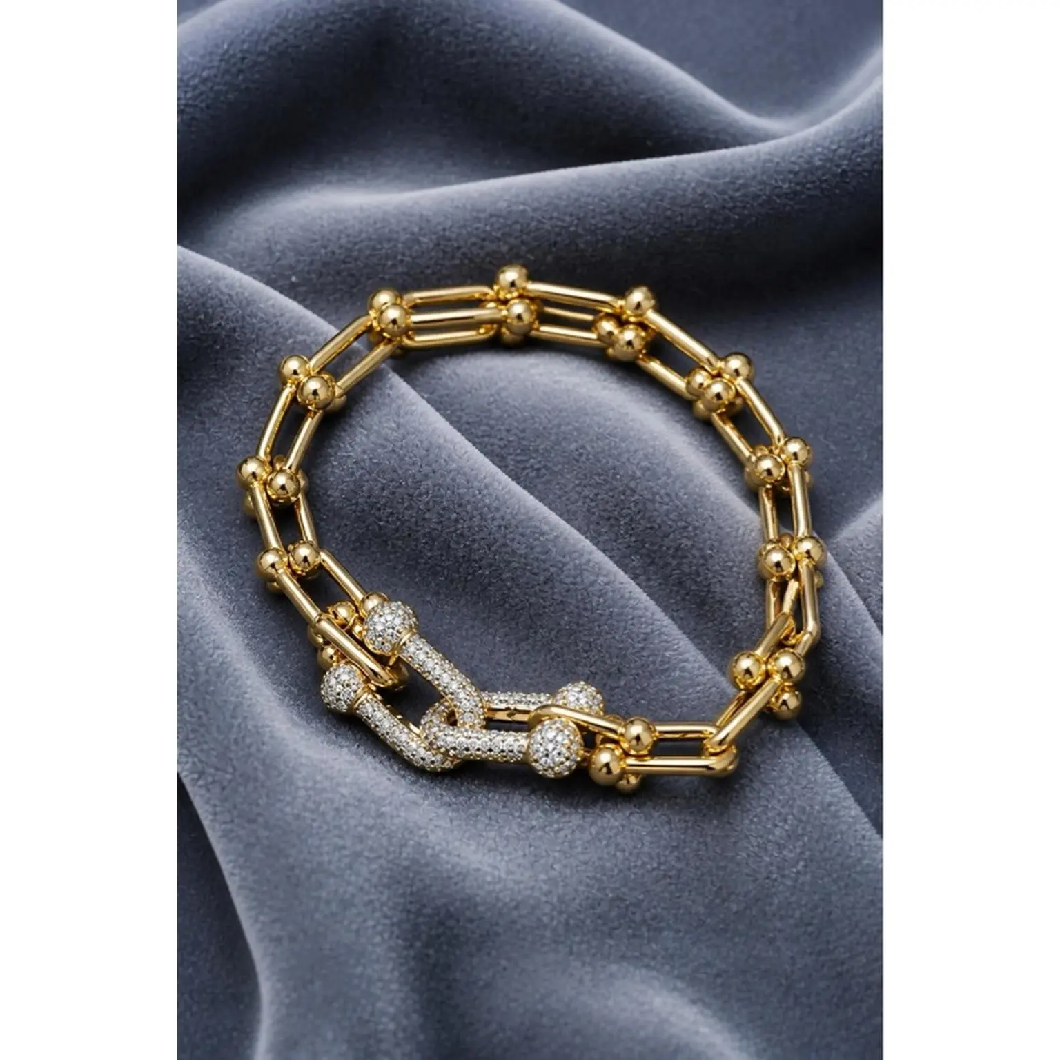 Elegant Gold Tone Link Bracelet with Sparkling Rhinestones for Women's Fashion Accessory