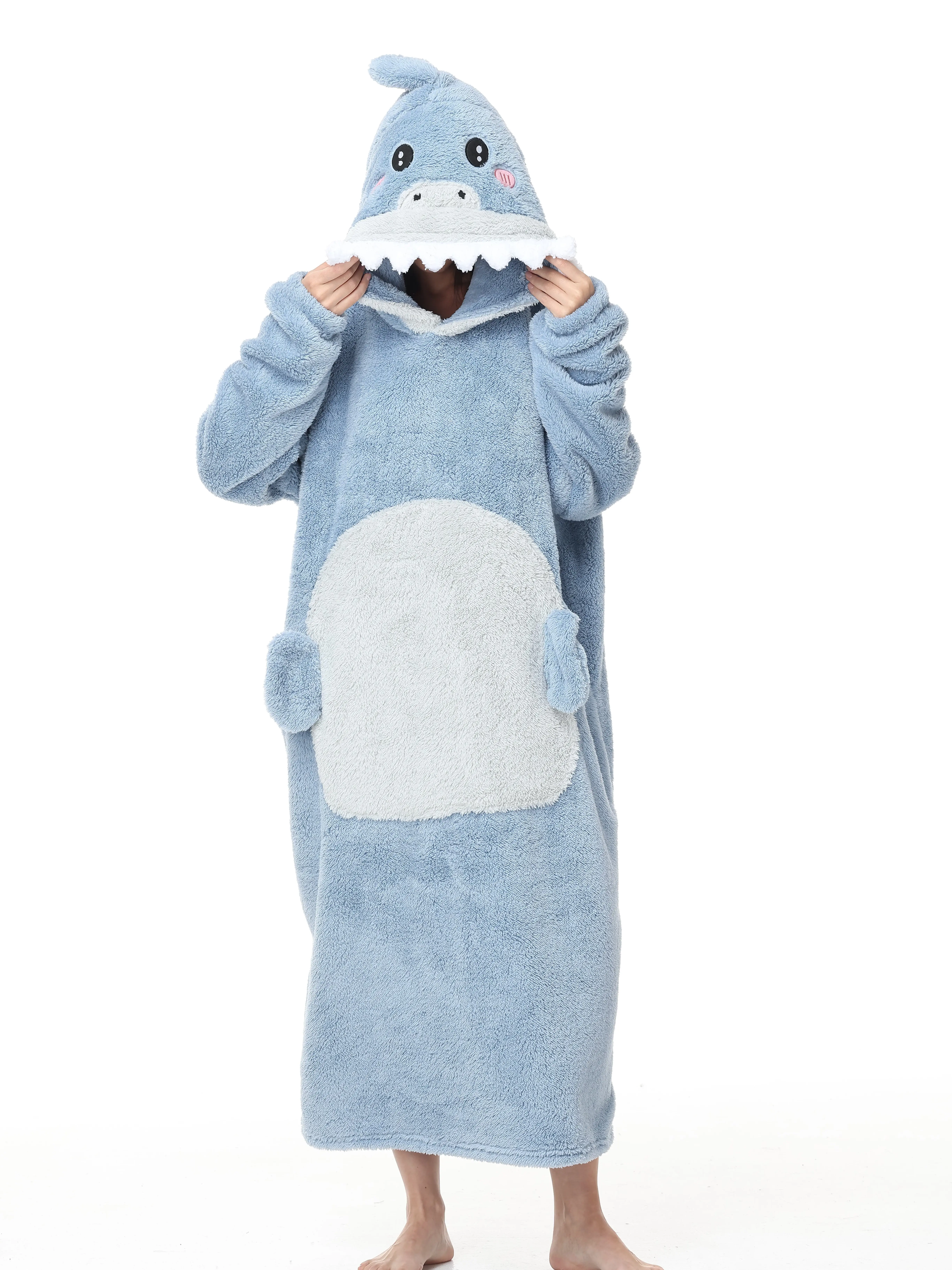 Oversize Cow Print Wearable Blanket for Women, Hooded Soft Fleece Loungewear for Home & Camping, Cozy Gift for Family, Friends & Animals Lovers, Soft Fleece Throw, Oversize Fit, Polyester, Decorative Giftable Blankets, One-Piece