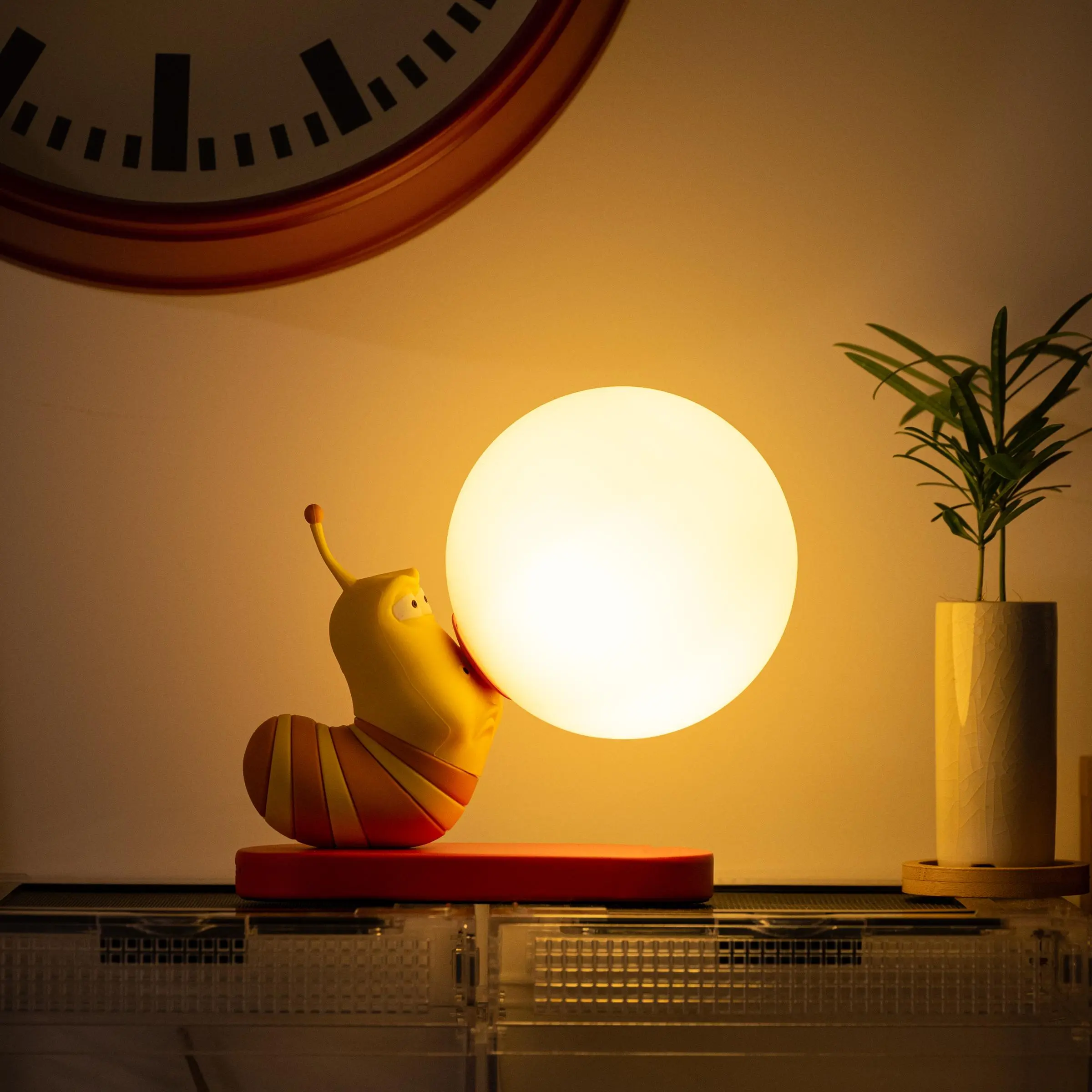 Cute Snail Design Desk Lamp, USB Rechargeable Creative Night Light, Creative Desktop Decorative Light for Home Bedroom Living Room, Round Night Lamps