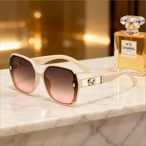 Unisex Simple Style Ombre Tinted Lens Modern Sunglasses, Trendy Casual Oversized Frame Sunglasses for Everyday Use, Fashion Accessories for Outdoor Activities, High Quality Sunglasses