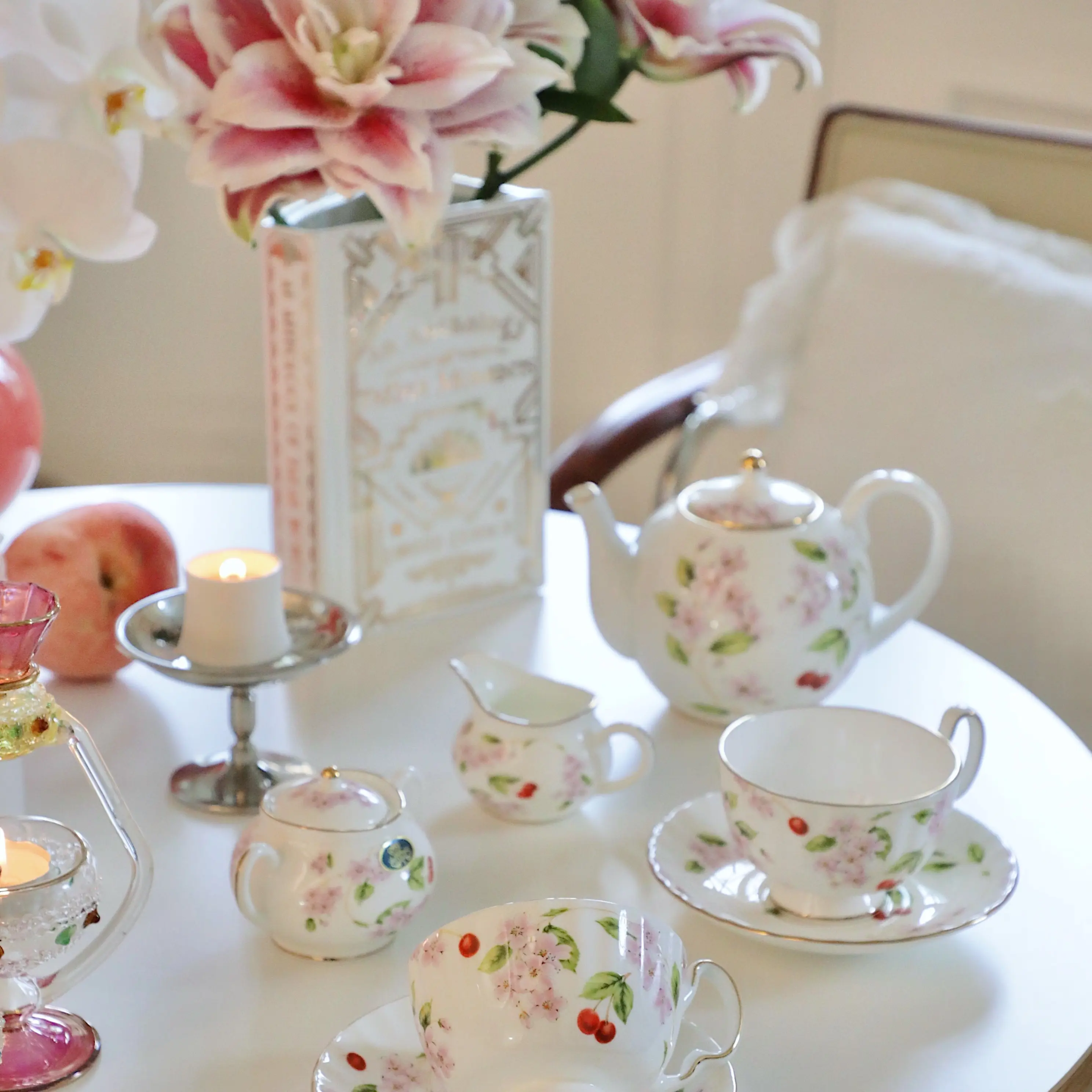 AYNSLEY Classic Cherry Blossom Fine Bone China 7-Piece Tea Set - Lead-Free, Cadmium-Free Kitchenware with 12cm 650ml Teapot, 2 Multi-Size Teacups (125ml/75ml Options), 2 Saucers, Sugar Bowl, Creamer, Fine Bone China Tea Set