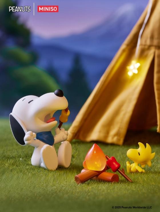 MINISO  Snoopy Travel Buddy Series Figurines  Blind Box, Cute & Fun Travel Companions, Perfect for Display & Gifting,