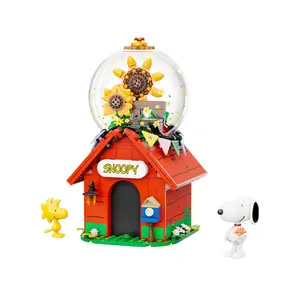 Pantasy Peanuts Snoopy Red House