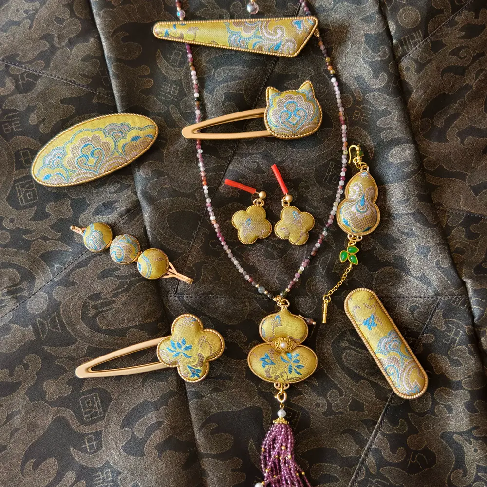 Original Intangible Cultural Heritage (ICH) Song Brocade Hair Accessories in Oriental Aesthetics, Traditional Chinese Handmade Customized High-end Handicraft Artworks: Necklaces & Brooches Exercise headband
