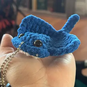 Handmade Plush Stingray Keychain – Cute Backpack & Bag Charm