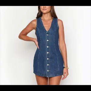 Denim Dress Sleeveless V-Neck Retro Style Spring Summer Buttoned Front Closure Waist Cinched Short Fashion Versatile Women's Dress