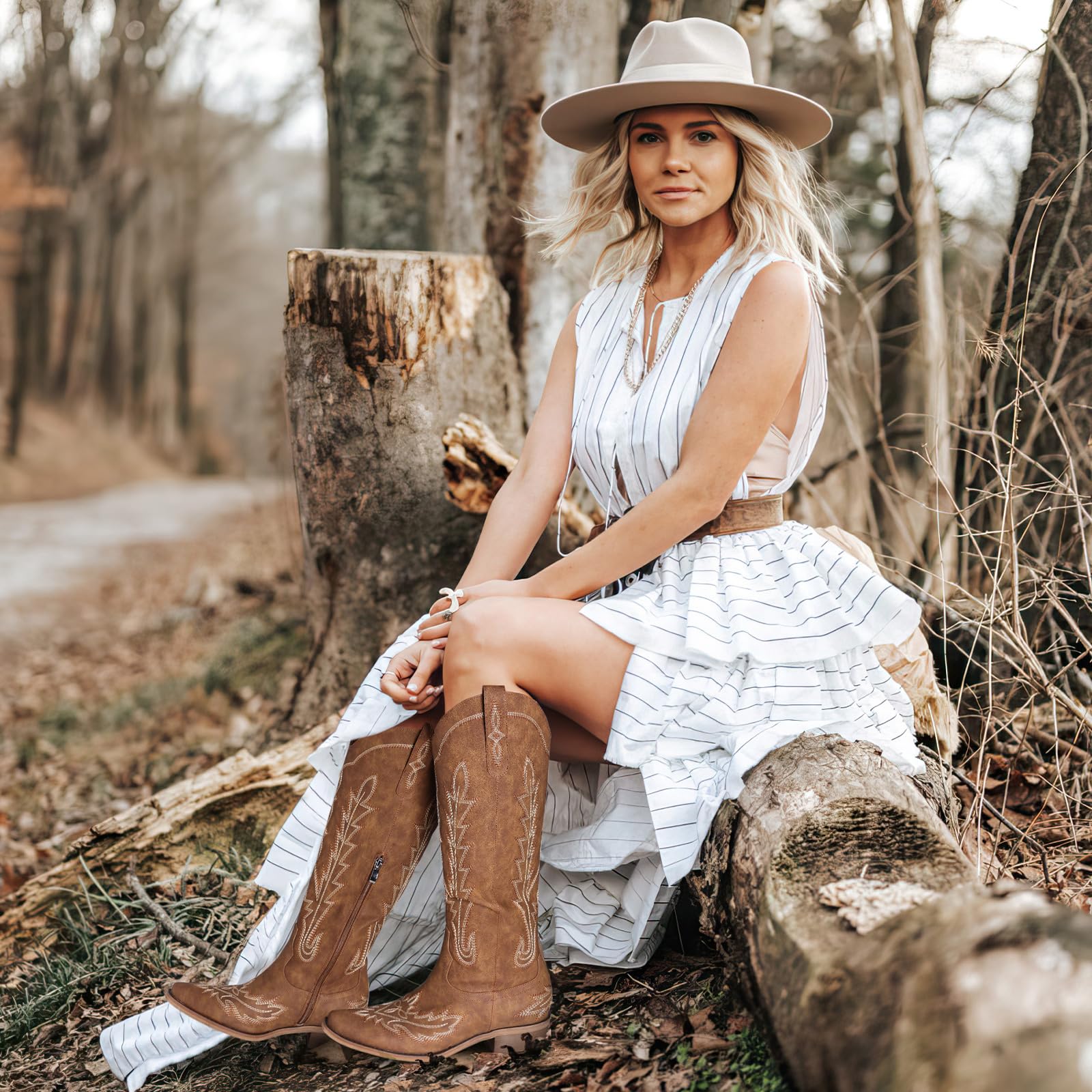 【Rodeo Boots】Women's Black Western Cowboy Boots with Intricate White Stitching, Pointed Toe, Side Zipper Closure, and Chunky Heel - Fashionable Cowgirl Footwear Perfect for Casual Outings, Rodeo Competitions, Western - Themed Gatherings, and Daily Styling