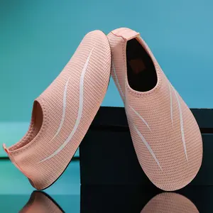 Women’s low-top outdoor water shoes for hiking, swimming, beach activities, and fitness—non-slip, wear-resistant, suitable for wading/stream crossings