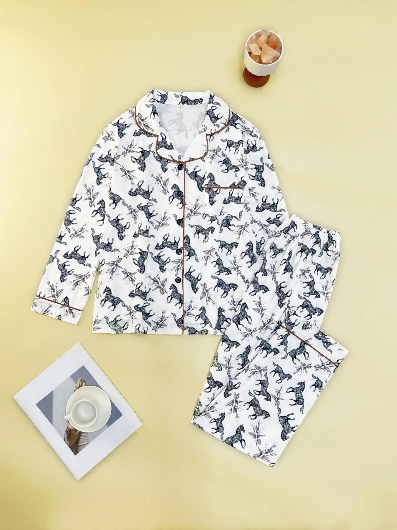 Women's All Over Animal Horse Print Lapel Neck Pocket Crop Jacket & Pants Pyjama Two-piece Set, Casual Comfy Long Sleeve Button Up Top & Trousers PJ Set, Ladies Sleepwear for All Seasons, Loungewear, Pajamas Lounge Set, Matching PJ Set