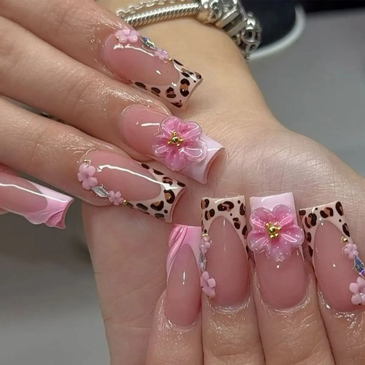 24 Pcs Leopard Print French Nail Tips, 3D Flower Rhinestone Fake Nails Set, Reusable, No Damage, Party & Wedding Ready