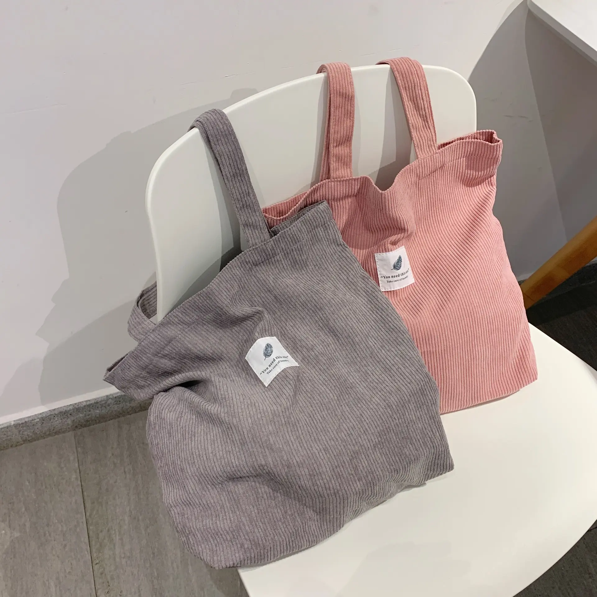 Tote Bag Cute Tote Bags for Women Shoulder Bag with Inner Pocket for Work Beach Travel and Shopping Grocery