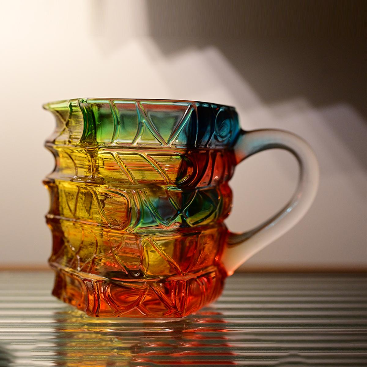 This 3D painted ceramic book-shaped mug is a unique, stackable coffee cup, the perfect gift for literature lovers, a creative and colorful book-themed gift, and a high-value gift for your boyfriend or girlfriend. It is reusable.