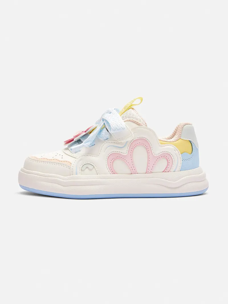 Balabala Girls' Casual Trainer Footwear - 2026 Spring Trend Low-Top Synthetic Sneakers, Sweet White Back to School Shoes, Round Toe, 3D Floral Design, Anti-Mold, Gentle Rebound EVA Midsole, Rubber Outsole, Quiet Step, Flat Heel (1 cm or Less)