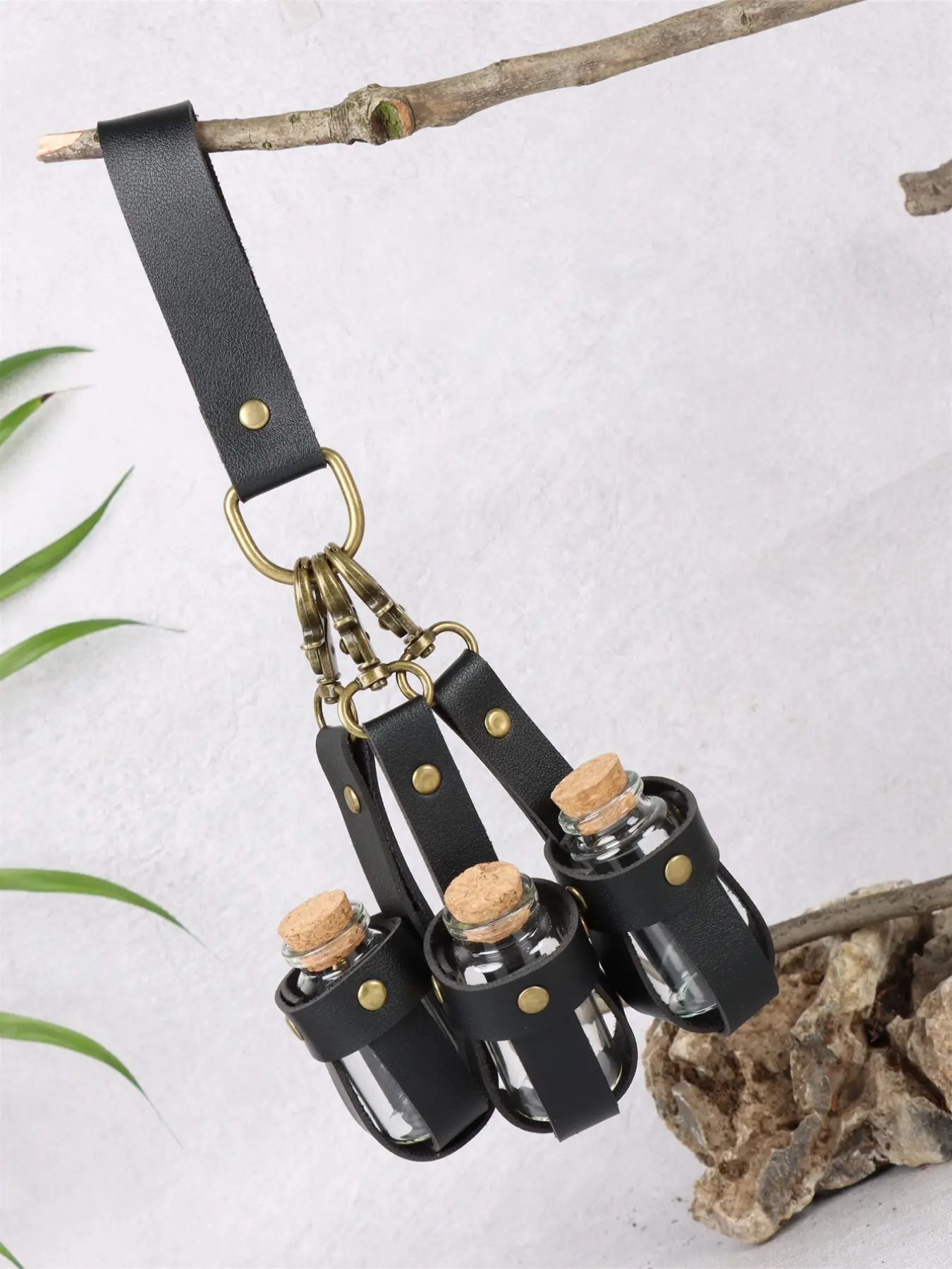 1Set Medieval Alchemy Faux Leather 3 Cork Potion Bottles, Fantasy Waist Bag Side Bag，Vikings Cosplay Accessories Belt Loop Renaissance Witch Props Magic Vial Stempunk Cosplay Costume Sets Period Detail Waist Band PU Leather Belts