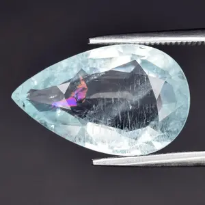 6.10ct ETW Light Blue Aquamarine Gemstone - WITH RAINBOW! – Pear Cut