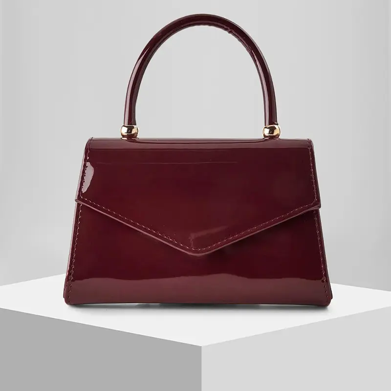 Women's Elegant Solid Glossy Synthetic Clutch Purse - Minimalist Classic Evening Bag with Chain Strap for Weddings, Parties (Fashionable Chain Handbag), Elegant Stylish Purse, Fashionable Evening Bag, Magnet Closure, Chain Handbags, Gifts For Women