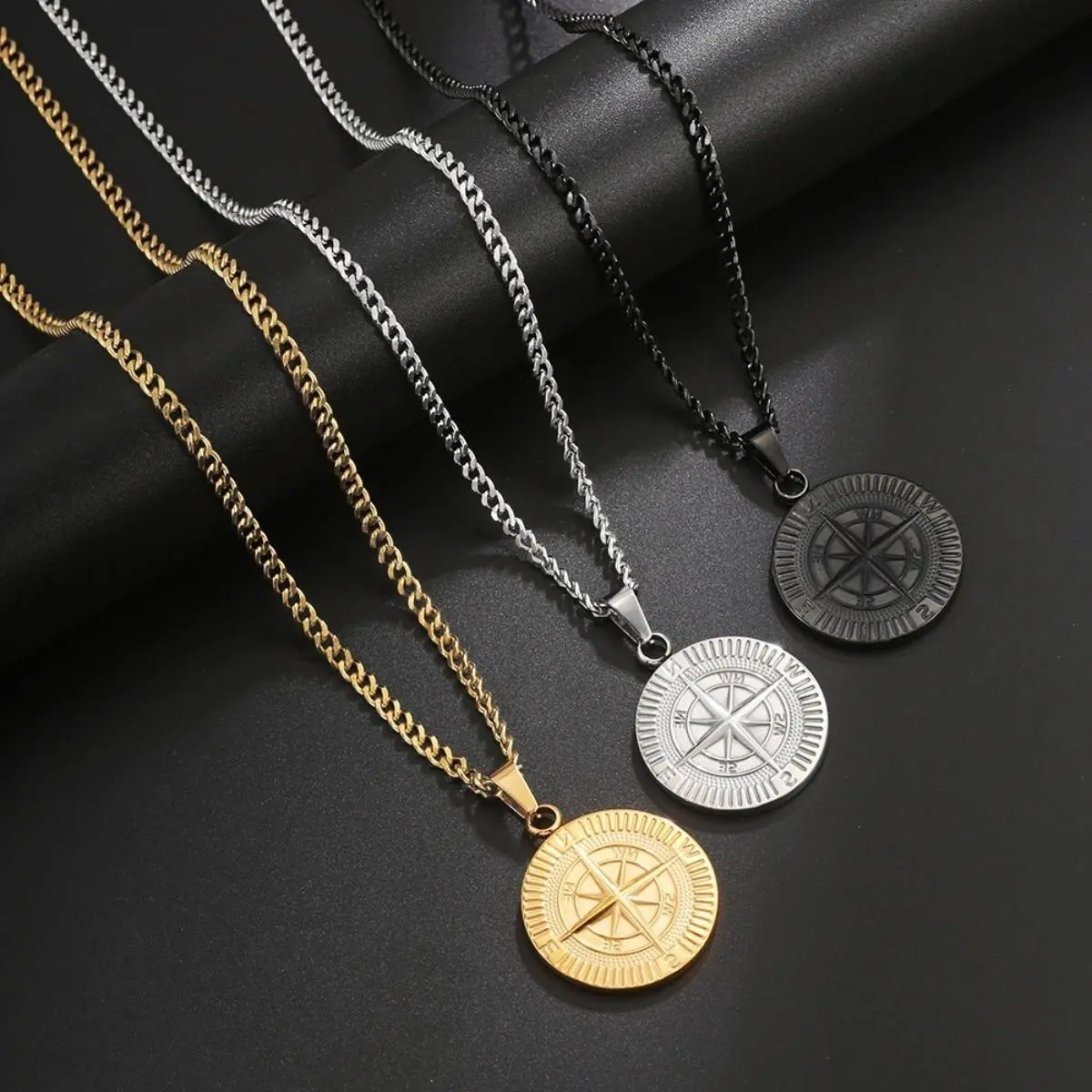 Titanium Steel Compass Pendant Necklace with Cuban Link Chain, Hip Hop Iced Out Coin Jewelry for Men & Women, Daily Punk Streetwear for Graduation & Music Festivals, Compass Coin, Hip Hop Concerts, Iced Out Polished Finish, Silvery, Versatile Gift Ready,,