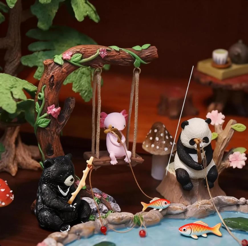 MUNBYN 2026 Mini Animal Desk Figurines Set of 5 Resin Multi-Pose Ornaments, Cute Cartoon-Style Panda, Titmouse, Salamander, Meerkat & Black Bear Desk Companions for Home Offices, Cubicles, Playful & Charming Desktop Decorations