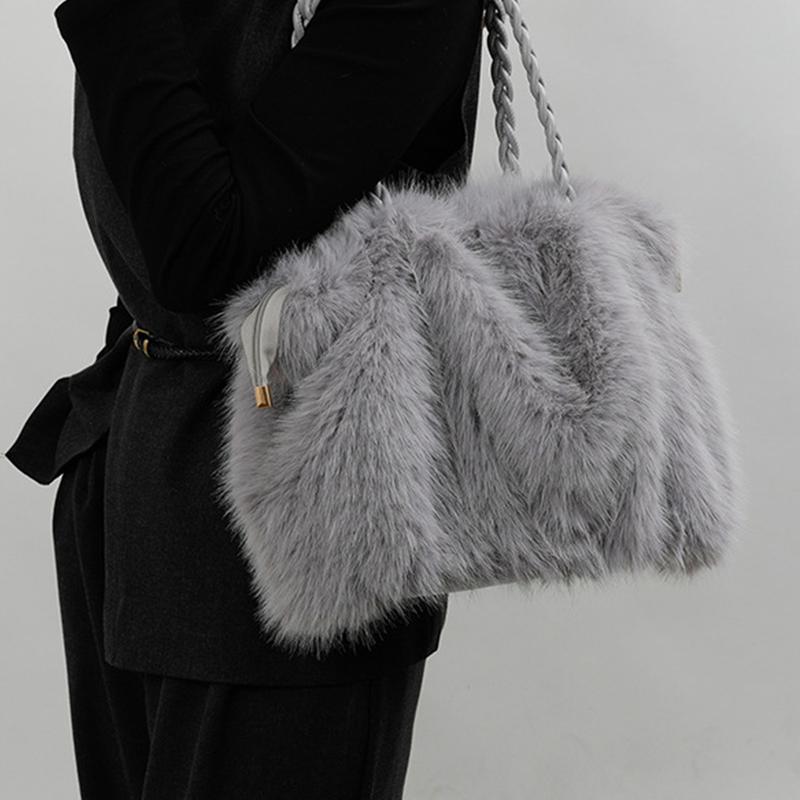 Gentle textured plush handbag, trendy and fashionable velvet tote bag, crossbody tote bag,casual and versatile shoulder bag,simple solid color niche design shoulder commuter bag, suitable for daily matching,commuting and other scenarios.