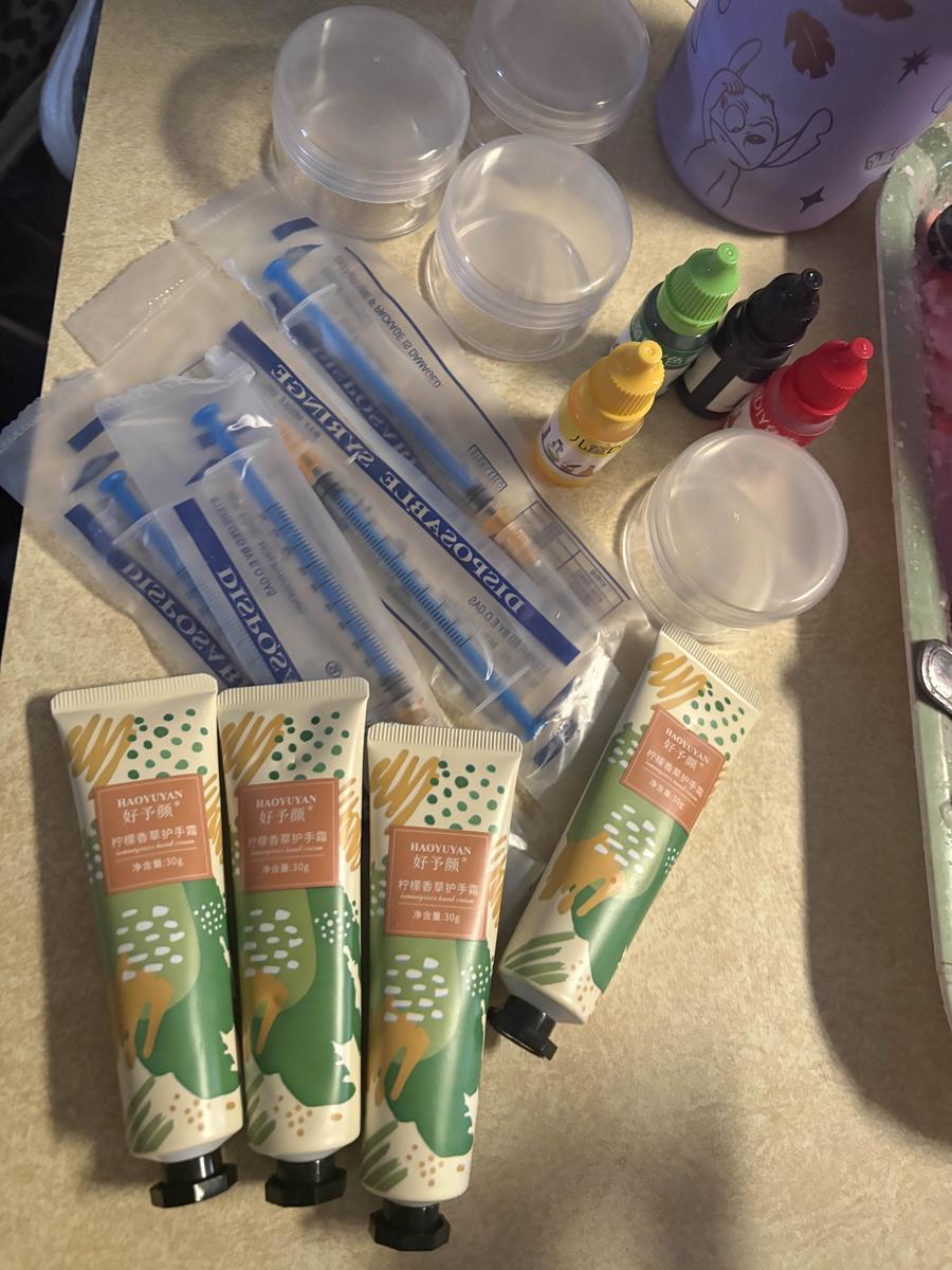 Item: 4 toys+4 color kits