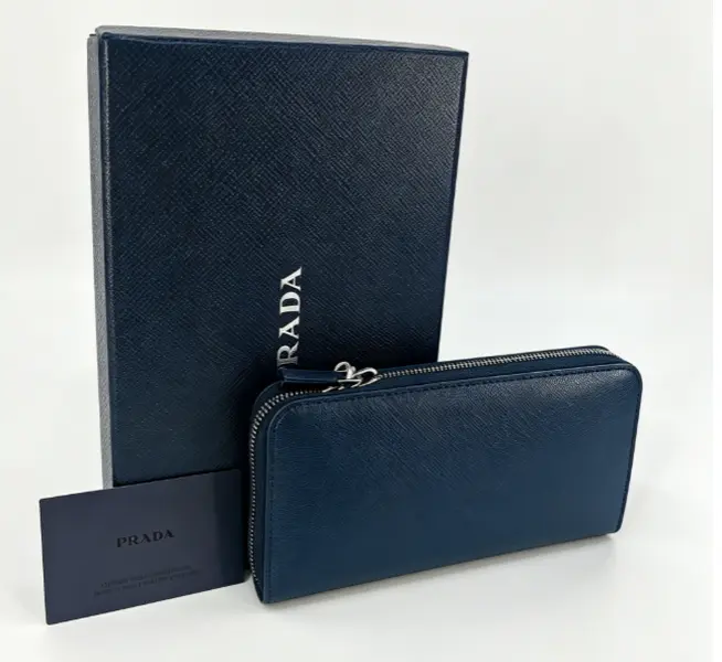 Pre-owned PRADA Leather Small leather goods Blue Saffiano Zippy Organizer Wallet JV00396