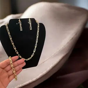 Aretes collar y pulsera tifa en oro laminado 14k