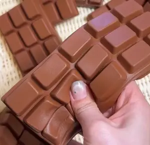 Super Slow Rising & Soft Touch PU Stress Relief Toy – Realistic Chocolate Bar Design, Squishy Squeeze Fidget for Kids, Teens & Adults, a Must-Have for Stress Relief, Fun & Safe Sensory Play.