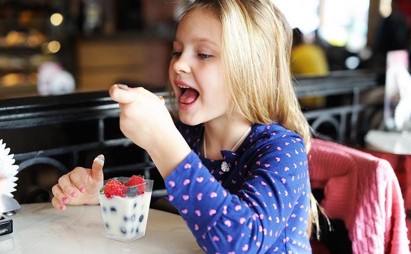 5oz Crystal Plastic Dessert Cups with Lids & Spoons - Disposable Square Parfait Cups for Mousse, Tiramisu, Pudding, Party & Catering