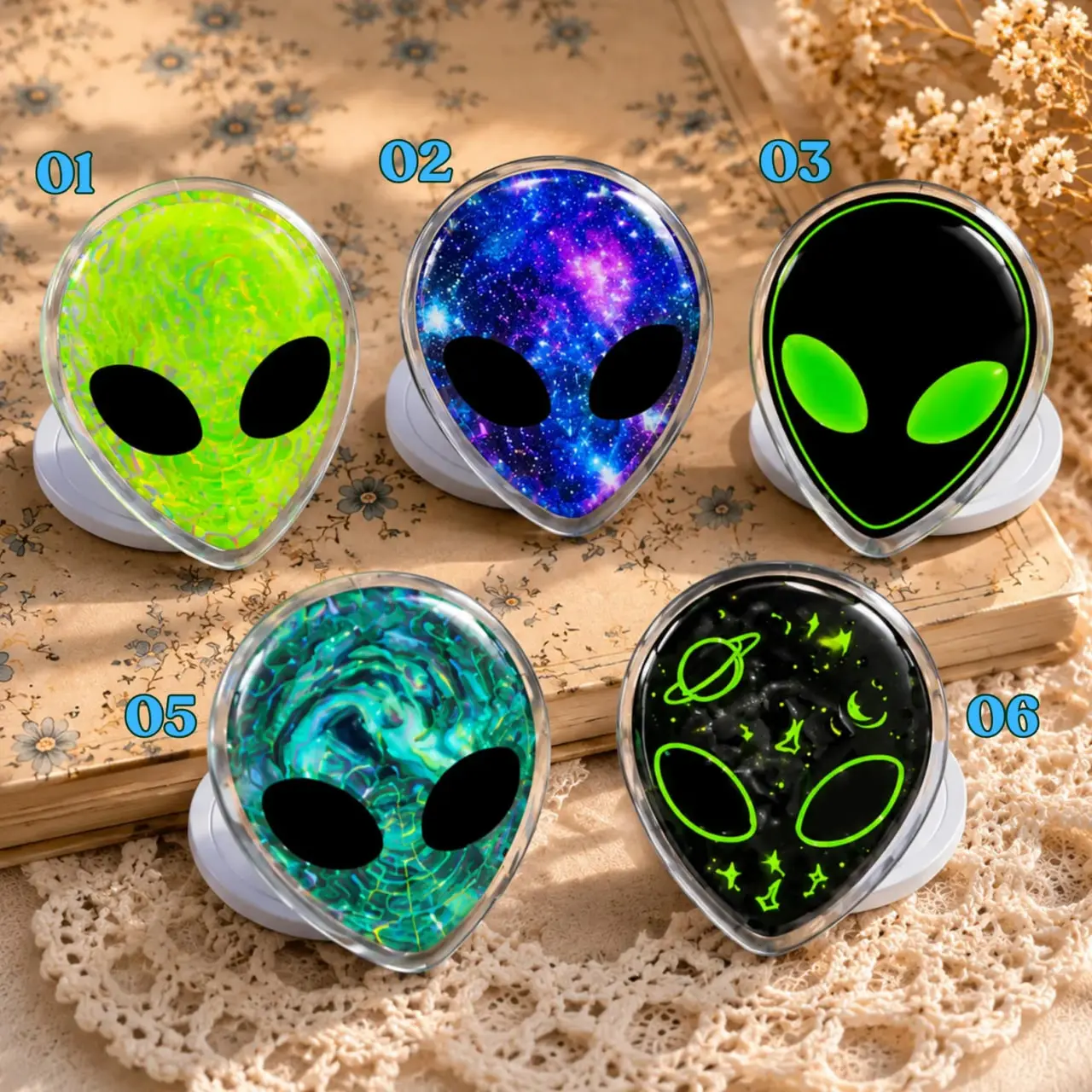 Alien Head Phone Grip Holder Aesthetic Space Theme Collapsible Stand for Unique Mobile Phone Decor