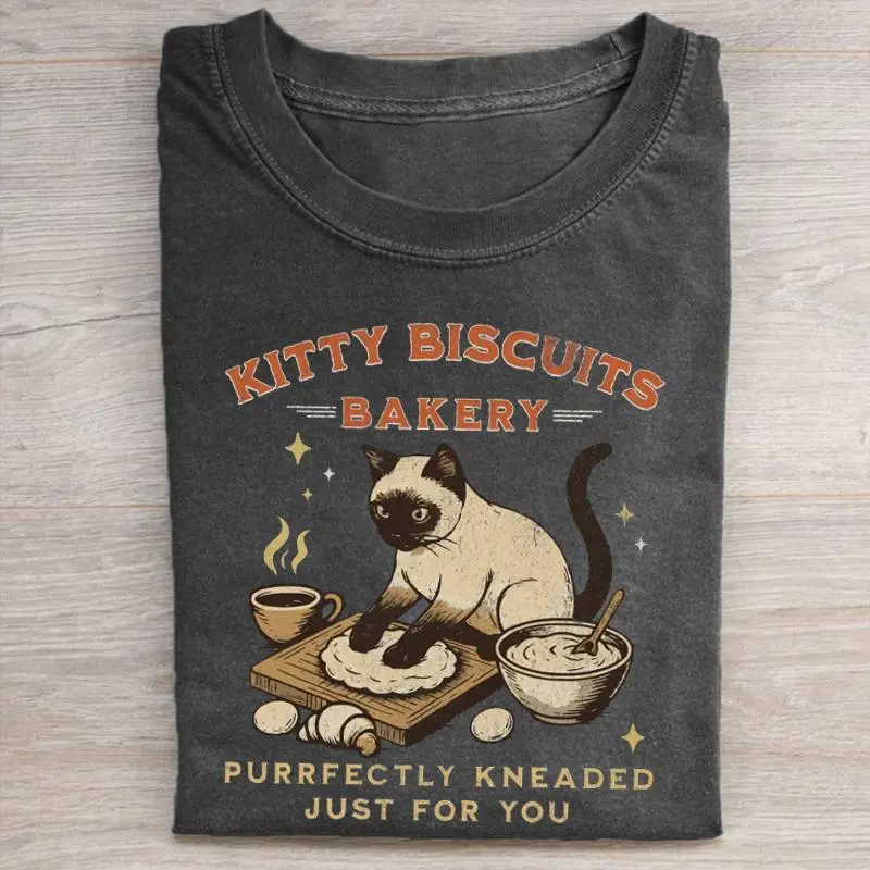 Women's Siamese Cat Bakery Graphic T-shirt - Retro Vintage Funny Crew Neck Ribbed Cotton Fabric Oversized Fit Unisex Streetwear Gift 020502