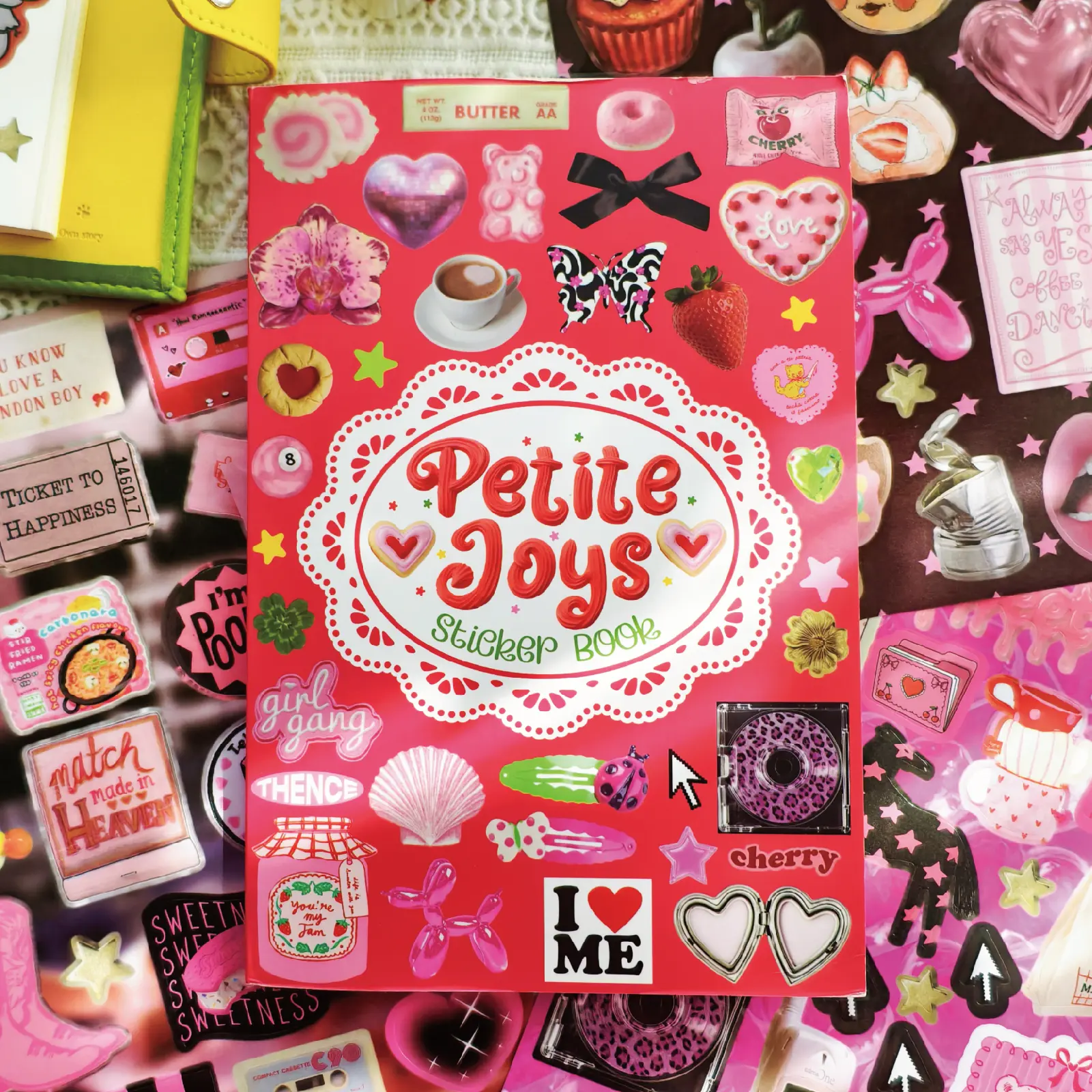 American Style Vintage Aesthetic Sticker Book (30 Sheets, 630+ Pcs) - Cute Accessories for Adults, DIY Scrapbooking, Camera, Phone Cases, Laptops Party Gifts