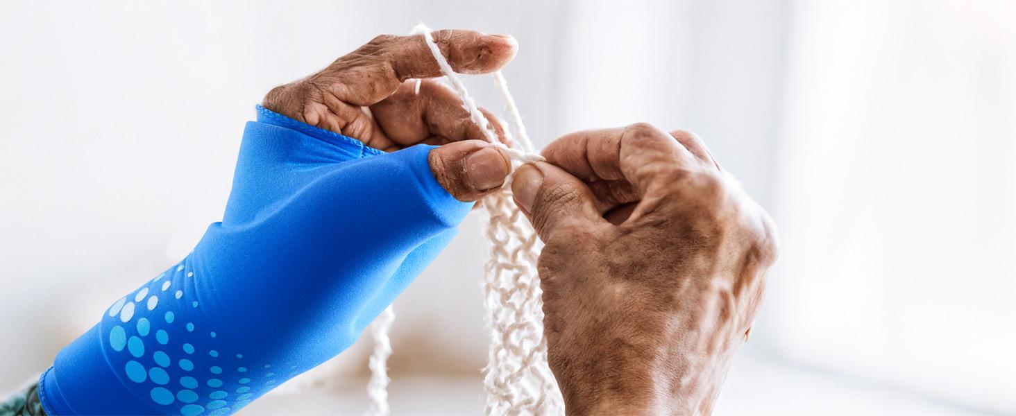 Fitomo Wrist Ice Pack Wrap Couple Set Wearable icepack-Experience Hot & Cold Compression Therapy enhanced by 3D Cooling Tech – a Reusable Wrap for Soothing Sore Wrists, Reducing Swelling & Daily Comfort