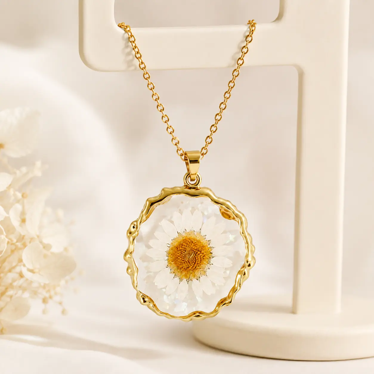 Real Pressed Daisy Necklace, Gold Floral Pendant Necklace for Women, Cute Gift for Her