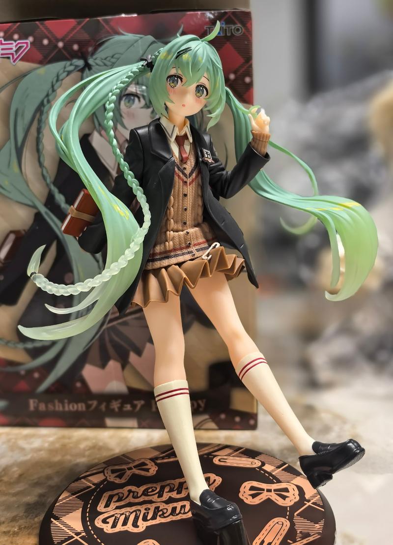 18cm Hatsune Miku Fashion Series Preppy/Fancy/Country PVC Anime Figure Official Figurine Collectible Model Table Ornament Fan Collection Holiday & Birthday Gifts