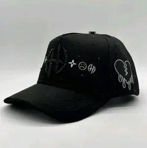 Gorra de Junior H black x caps fans