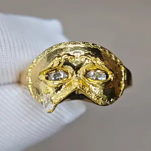 Blinking Eye Ring with Moving Eyelids, Adjustable Open Ring That Blinks When You Move, Creepy Gothic Statement Jewelry, Interactive Illusion Eye Ring, Unique Vintage Style, Unisex Fashion Accessory, Available in Gold & Silver
