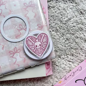 Skeleton Heart with Skull and Bones Magnetic Phone Grip – Bold and Edgy Design for Dark Art Lovers and Teens