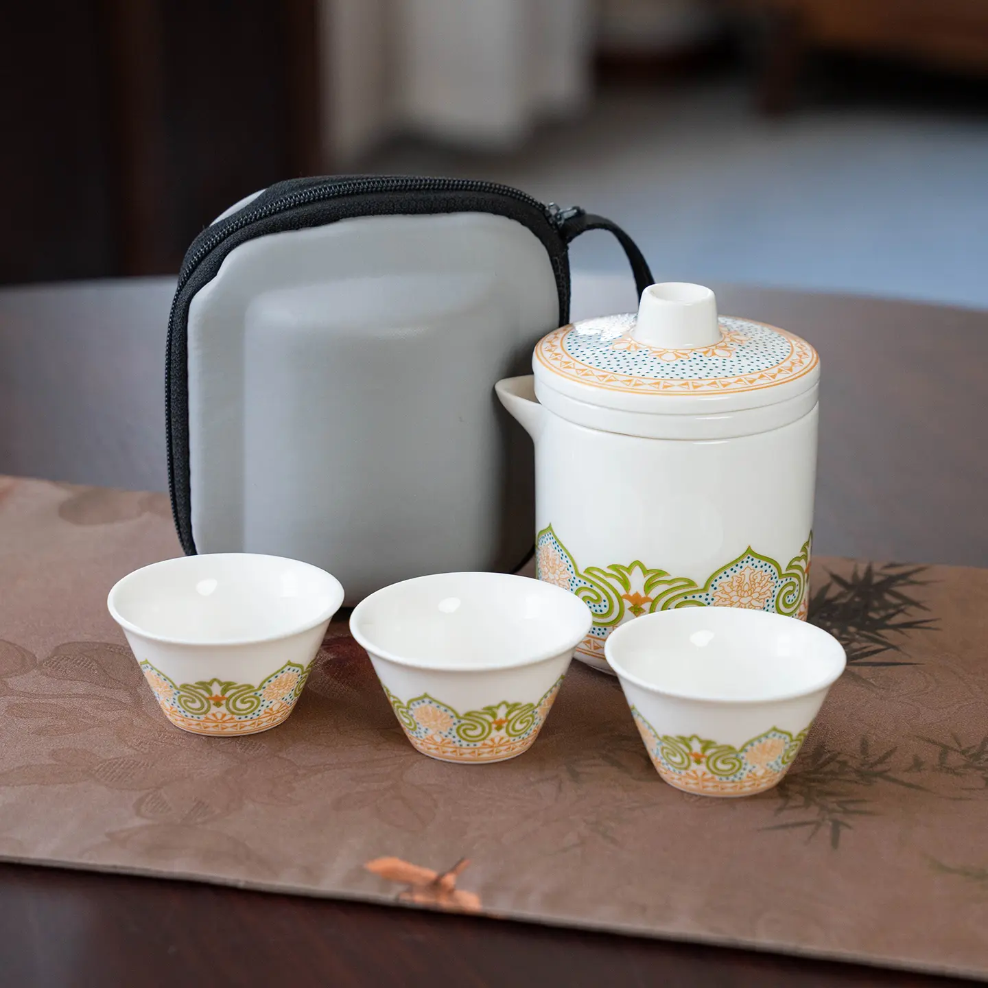 Xiao Guanyunbai Retro Ceramic Portable Travel Tea Ware Set - Removable Infuser, Tea-Water Separation Design, 1 Pot, 3 Cups, 1-5 People Outdoor Camping Carry-On Kit, Travelers