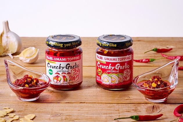 S&B Umami Topping Crunchy Garlic with Chili Oil, Mild and Spicy Flavor – 3.88 oz, Savory Umami Chili Oil Sauce Made in Japan Ramen Sushi