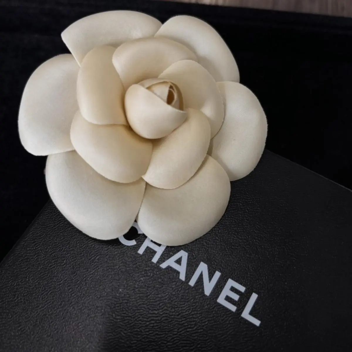 Pre-owned CHANEL As Shown Shoulder Bags Camellia Flower Brooch LB142522