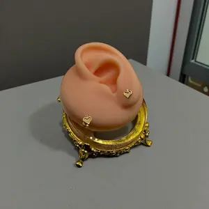 Arete oro amarillo 10k diseño basto de corazones