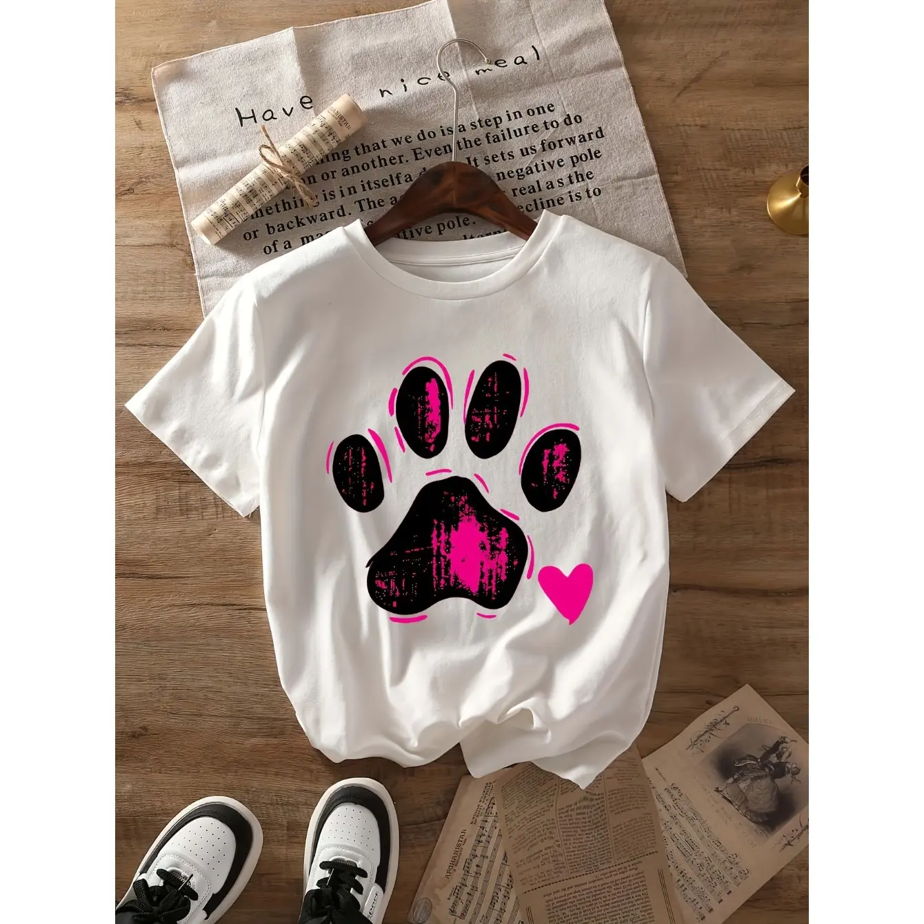 Men's Animal Paw Prints Graphic Crew Tee - Short Sleeve, Regular Fit, Medium Cut, All Season Casual Wear, Soft & Breathable Fabric, Everyday Comfort, Machine Washable